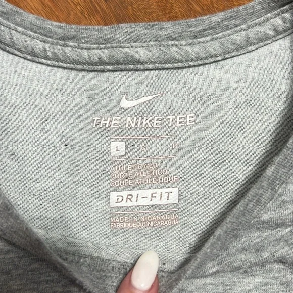 The Nike Tee Dri-Fit Size Large - Picture 4 of 9